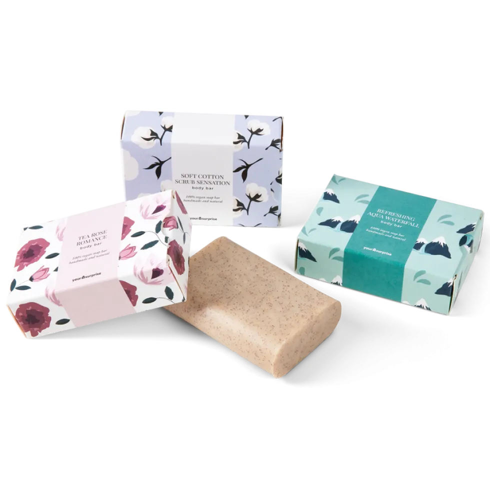 Cadeauset met gepersonaliseerde gastenhanddoekje en 3 zepen